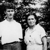 2. J. Maksymiuk z matką Bronisławą (1955)